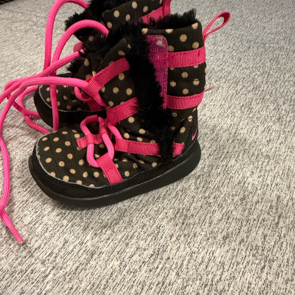 Nike Toddler Black Snow Boots with Gold Polka Dots and Pink Laces, Size 5